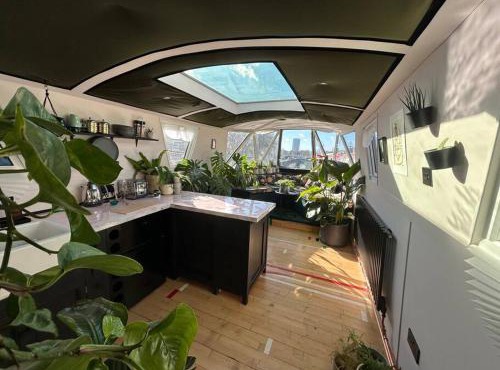 The Floating Terrarium Teliegram_LovelyAppartmentsJean