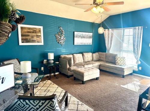 Casa Nicholas , 3 bedroom/ 2 bath with large yard