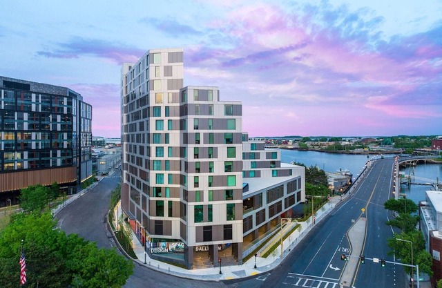 Hampton Inn Boston Seaport District