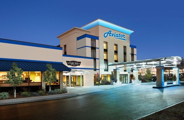 Aviator Hotel Bw Signature 