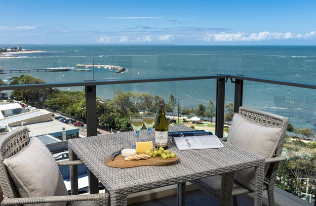 Oaks Redcliffe Mon Komo Suites