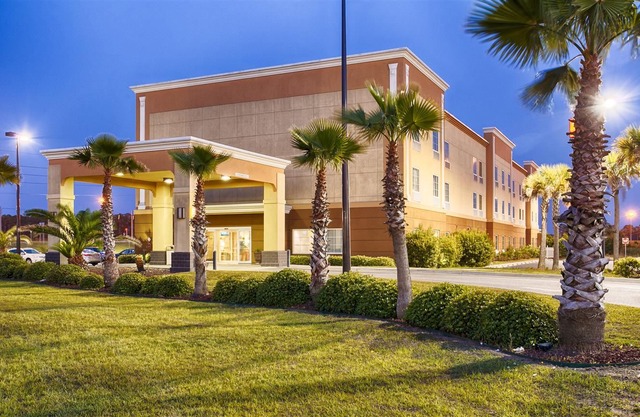 Best Western Plus Brunswick Inn & Suites