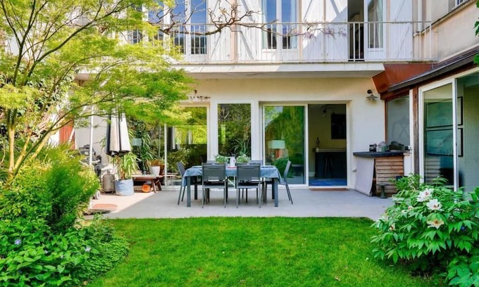 Montmartre House | Vrbo Property