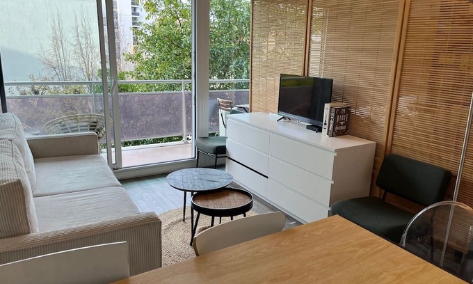 Saint-Lambert Apartment | Small nest with view of the Eiffel Tower